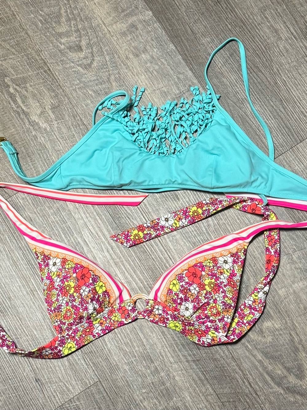Victoria’s Secret set of 2 swim tops B1